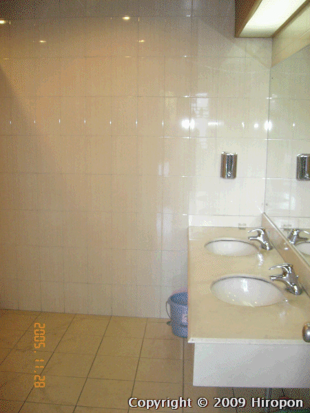 清華大学のトイレ洗面台
